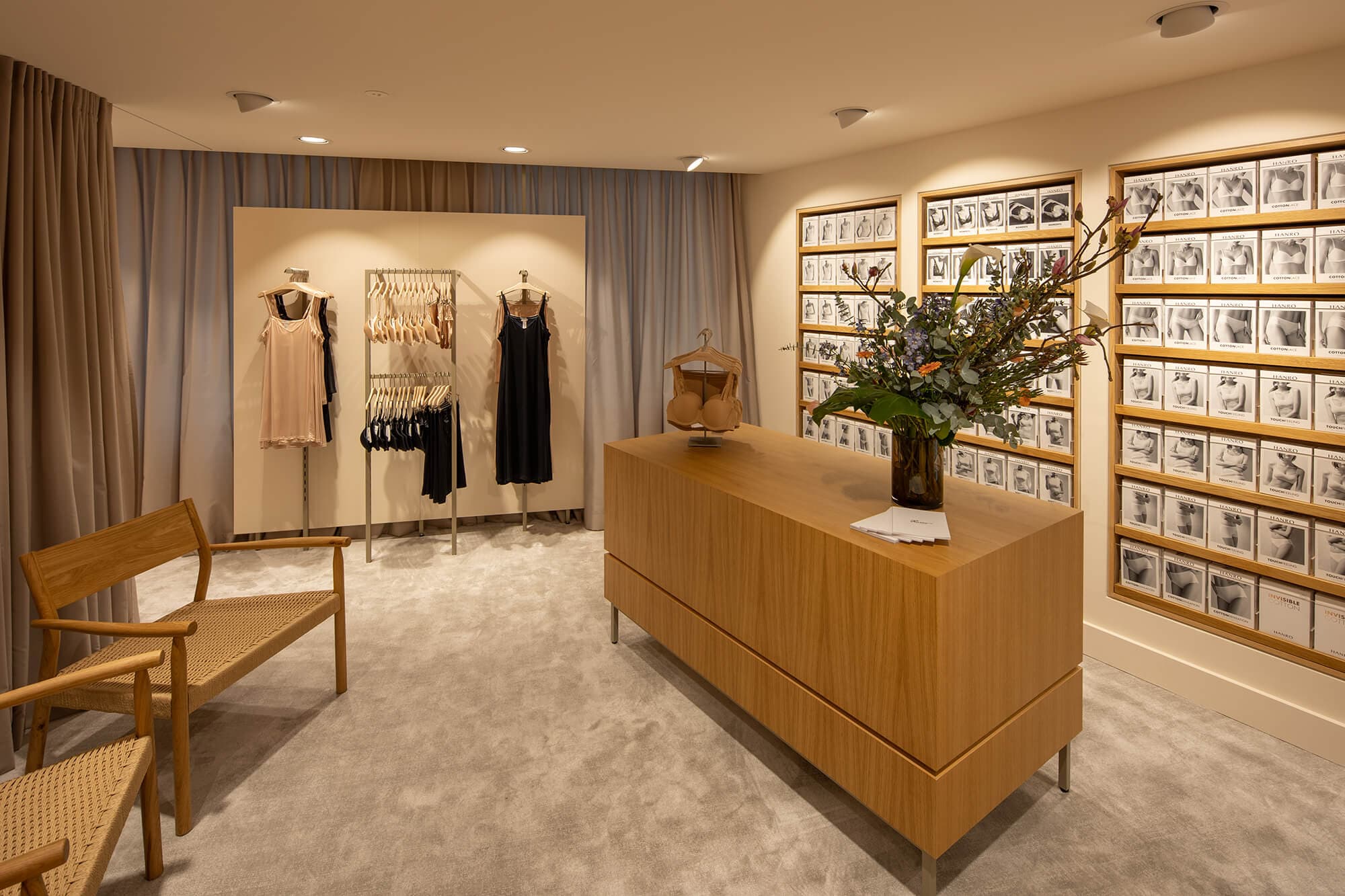 Hanro Zürich Rennweg, Wäsche Eiche furniert natur lackiert, Schleiflack Dimity 2008 helle Räume