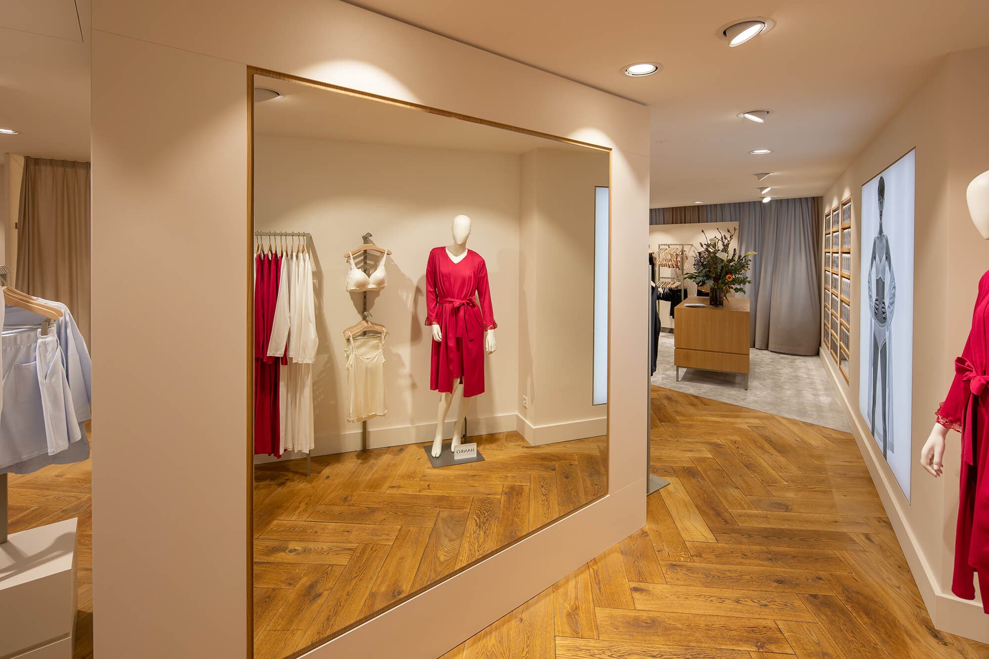 Hanro Zürich Rennweg, Wäsche Eiche furniert natur lackiert, Schleiflack Dimity 2008 helle Räume