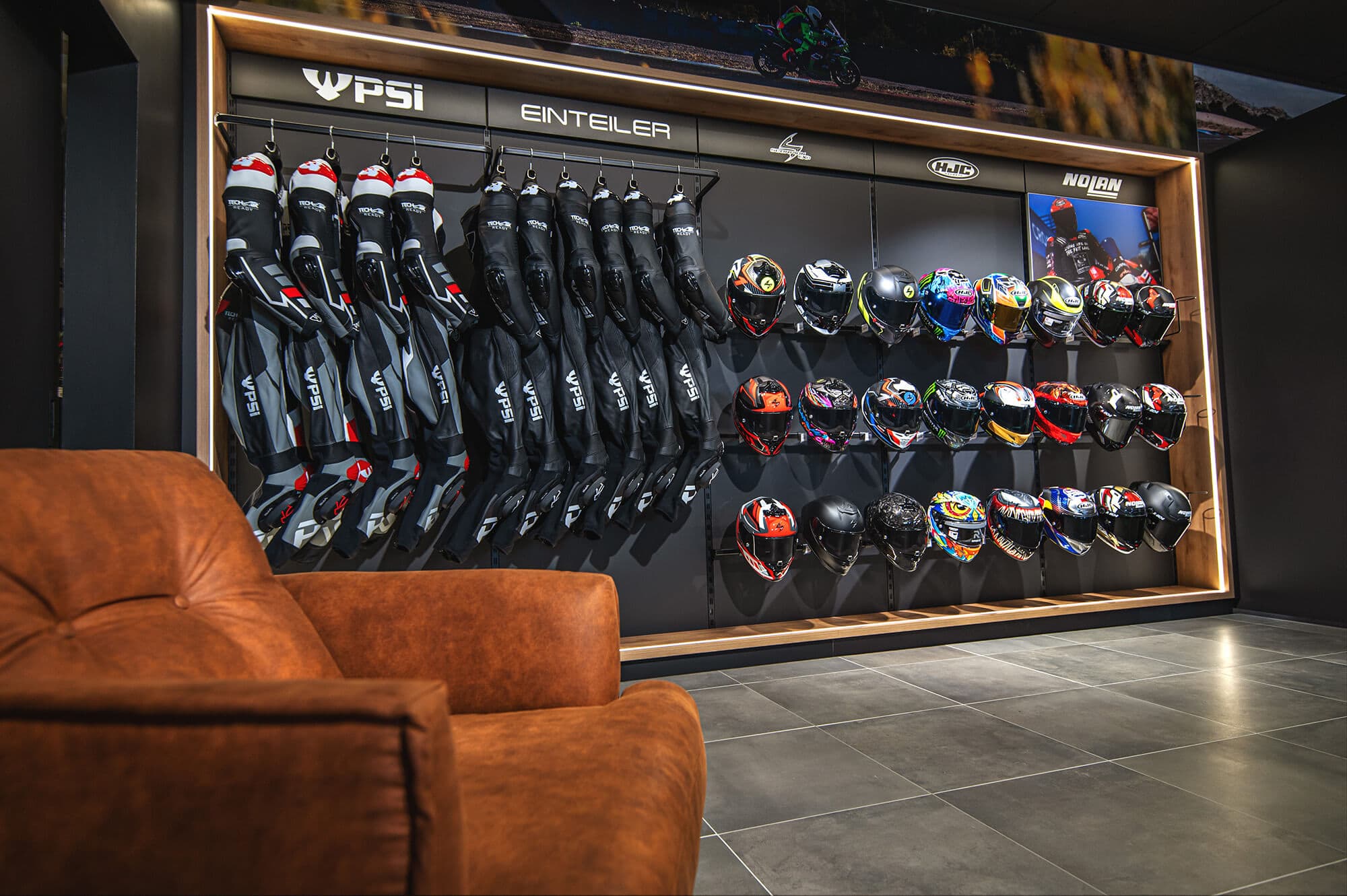 AB Moto Katsdorf Motorrad dunkel integrierte Beleuchtung