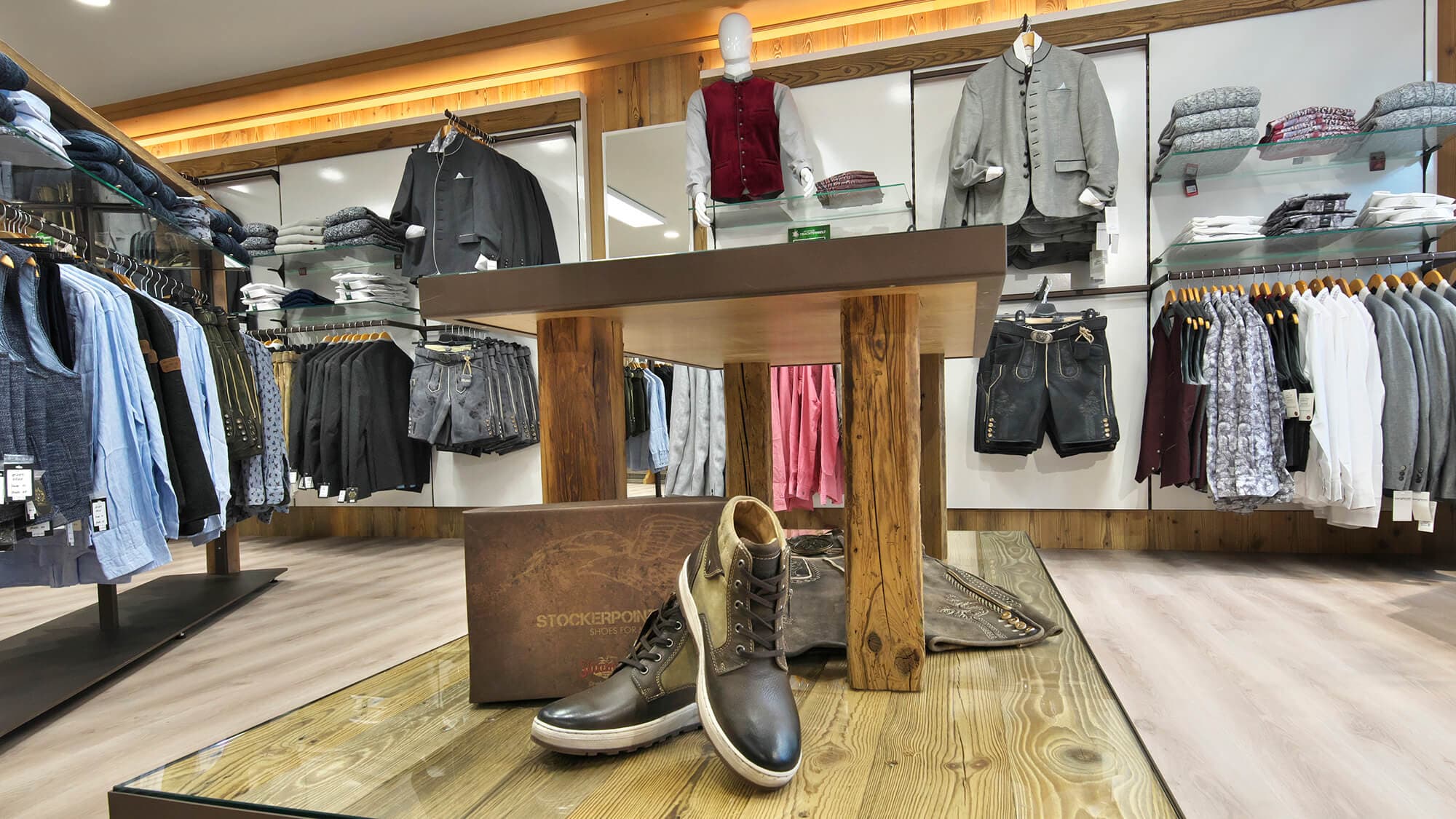 Zillertaler Trachtenwelt Bad Ischl Trachten Altholz