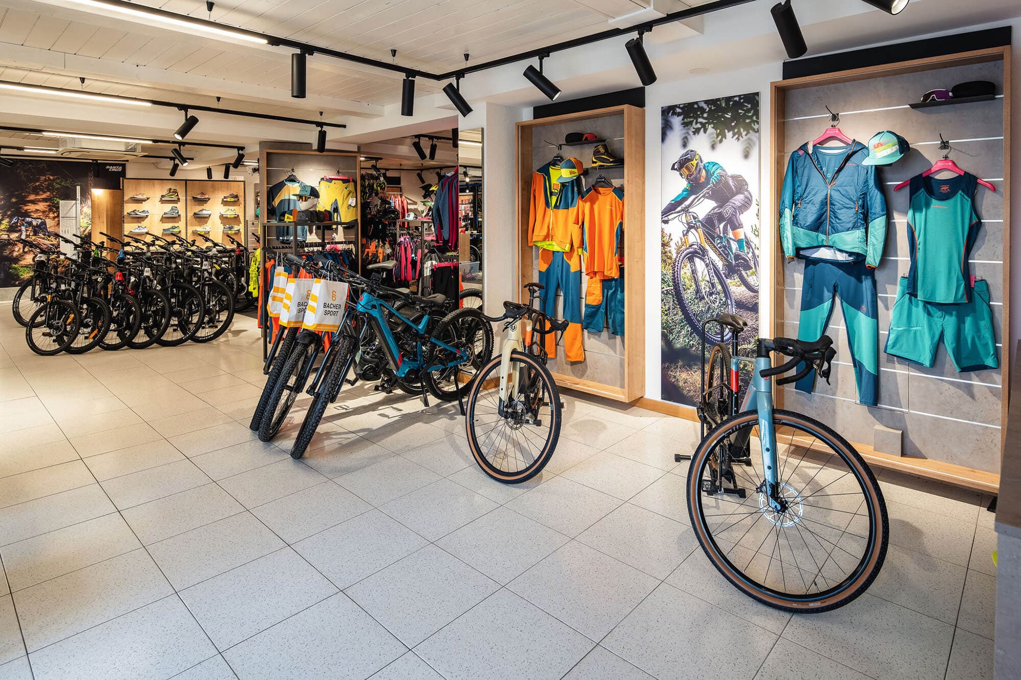 Bacher Sport Pfunds, Fahrrad Sport Bekleidung