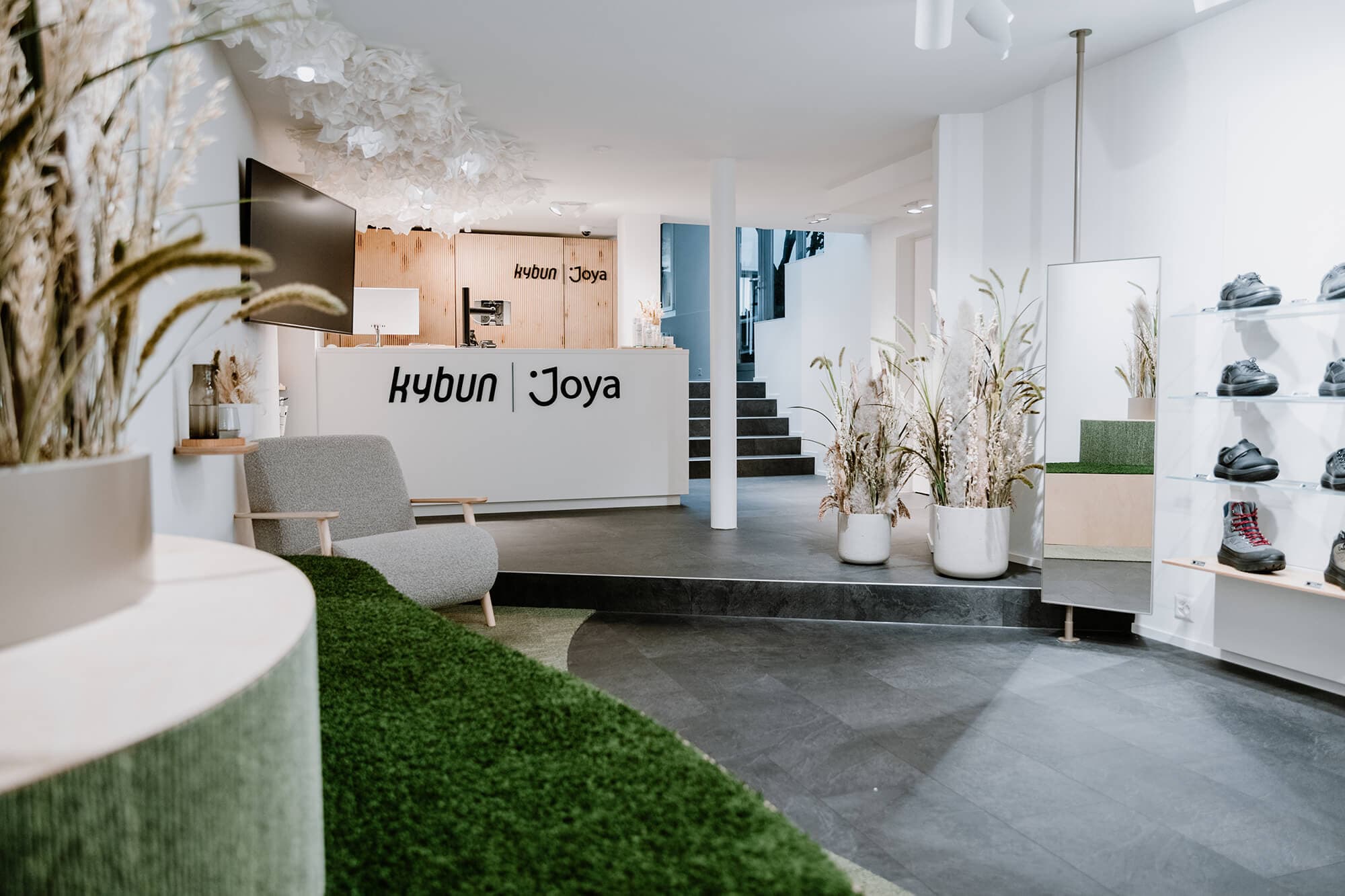 Kybun Zürich Gesundheit Schuhe Orthopädie Reisfeld Sitzbank