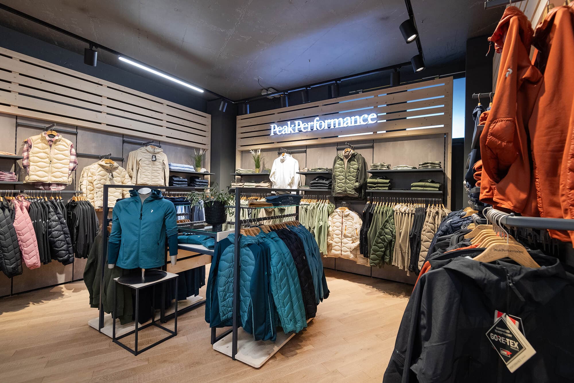 Achermann Stans Intersport Schweiz Sport, Hardware Bekleidung Helem Skibrillen Fichte weiß geölt Beton