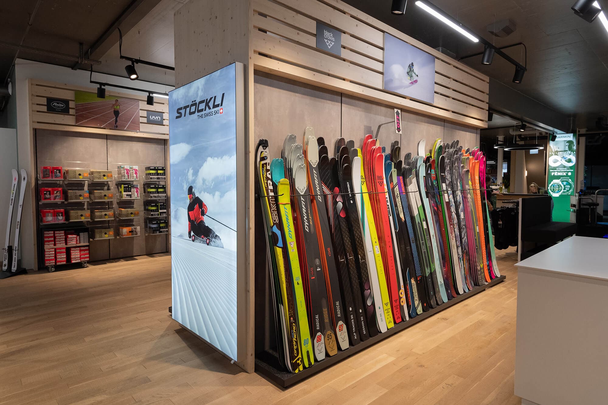 Achermann Stans Intersport Schweiz Sport, Hardware Bekleidung Helem Skibrillen Fichte weiß geölt Beton