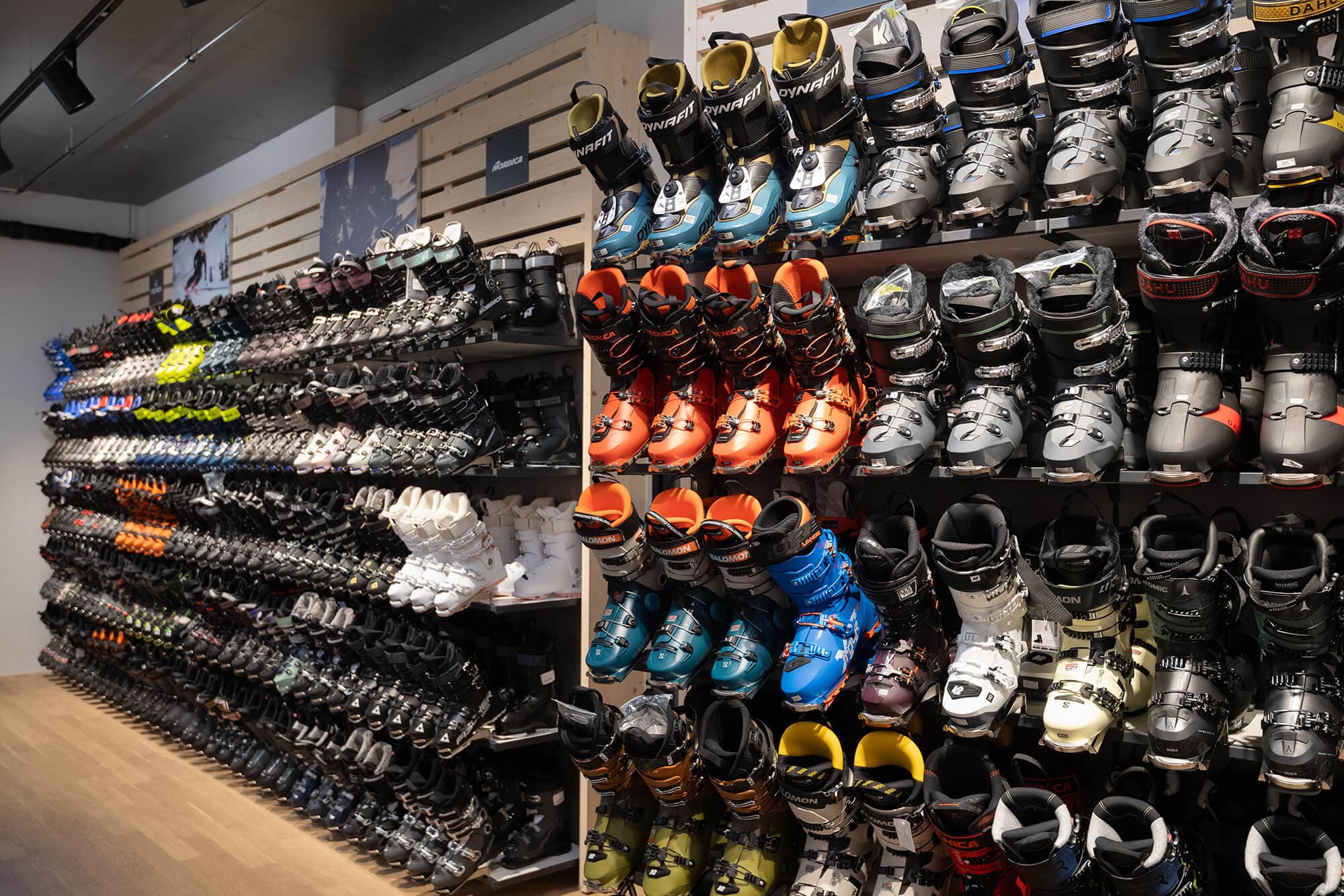 Achermann Stans Intersport Schweiz Sport, Hardware Bekleidung Helem Skibrillen Fichte weiß geölt Beton