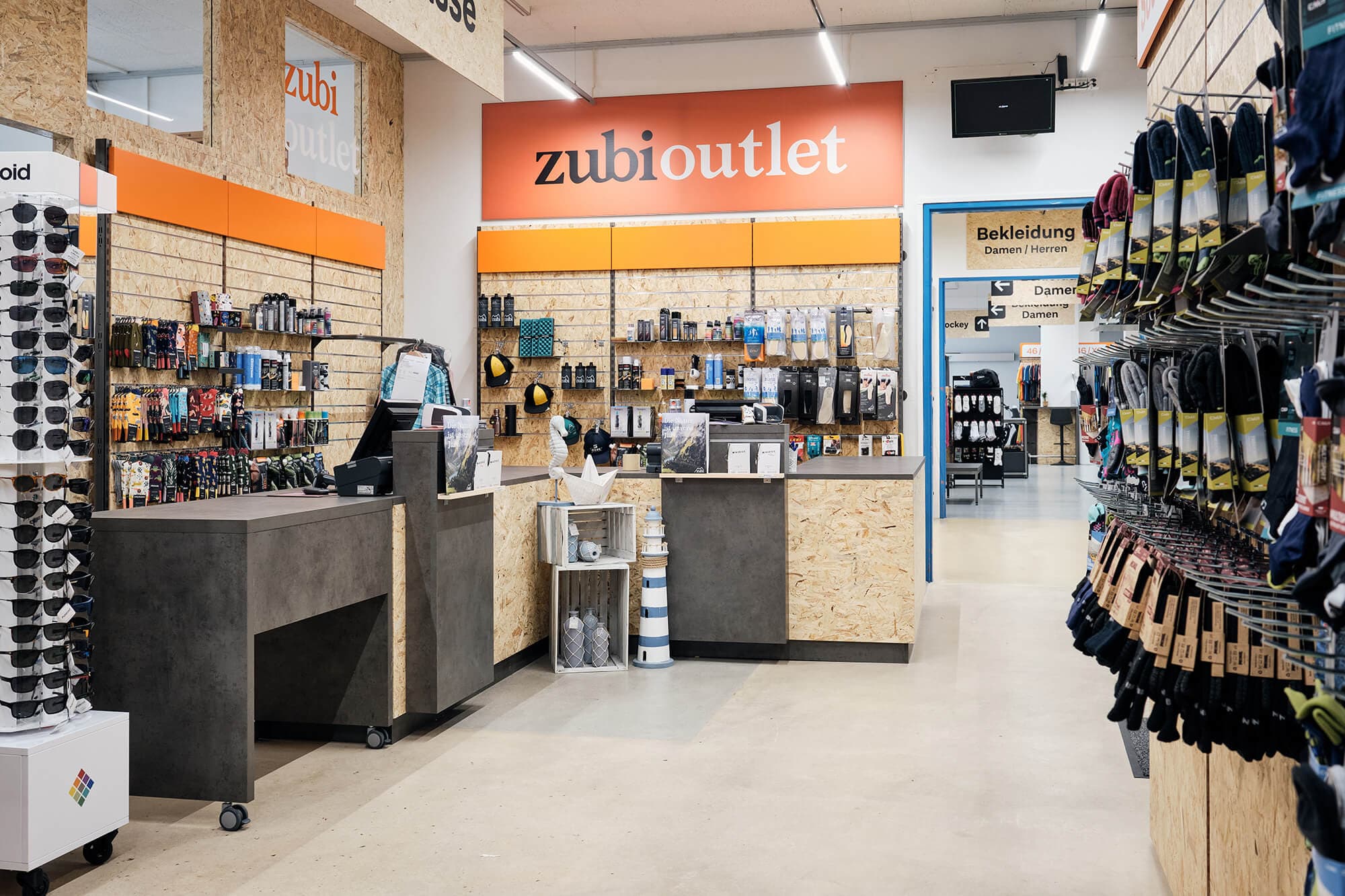 Zubi Outlet Herisau, Weiters Kleidung und Schuhe OSB Warendruck