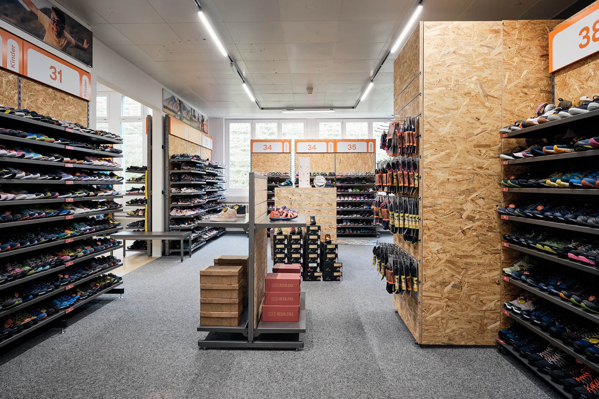 Zubi Outlet Herisau, Weiters Kleidung und Schuhe OSB Warendruck