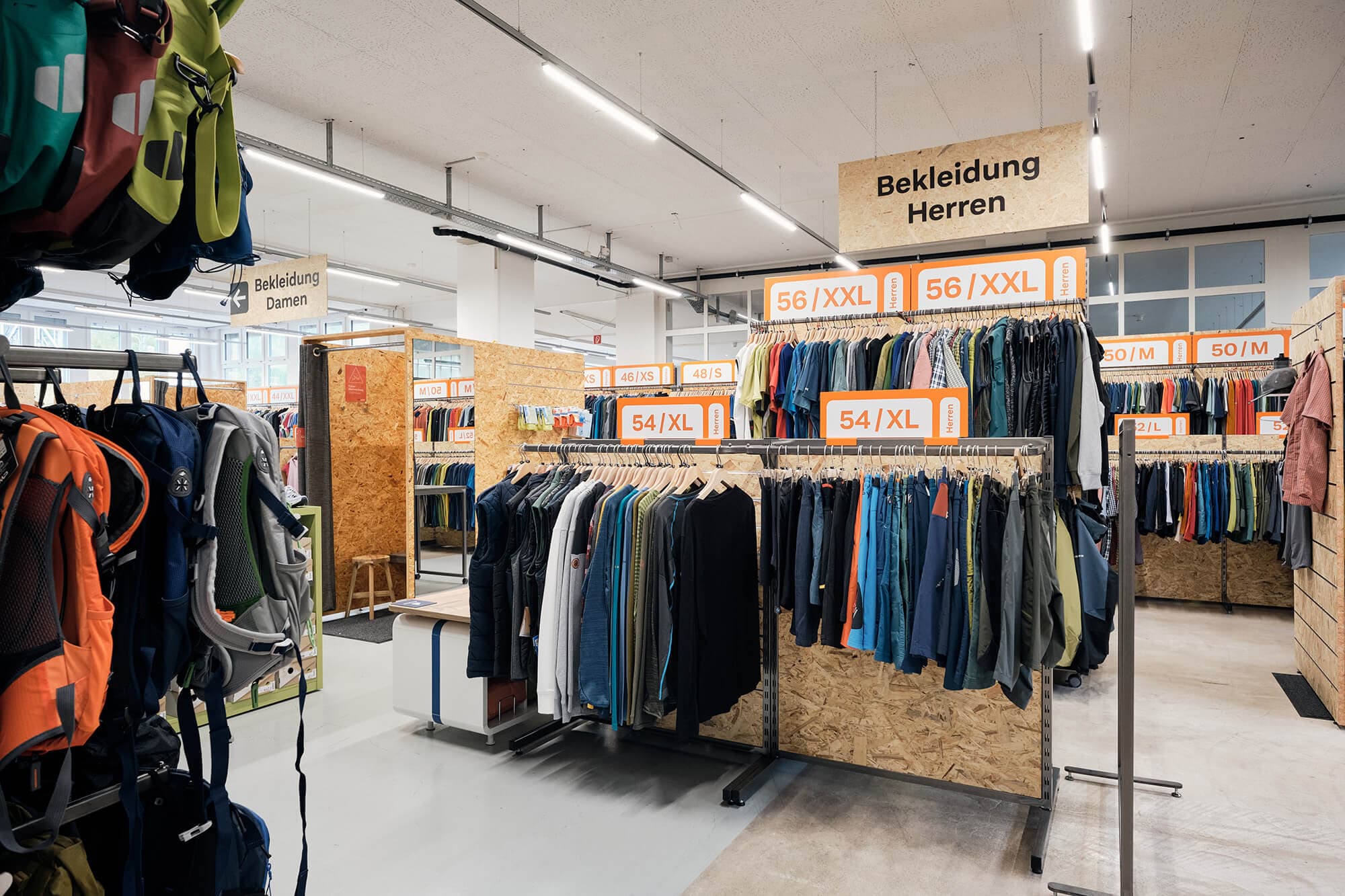 Zubi Outlet Herisau, Weiters Kleidung und Schuhe OSB Warendruck