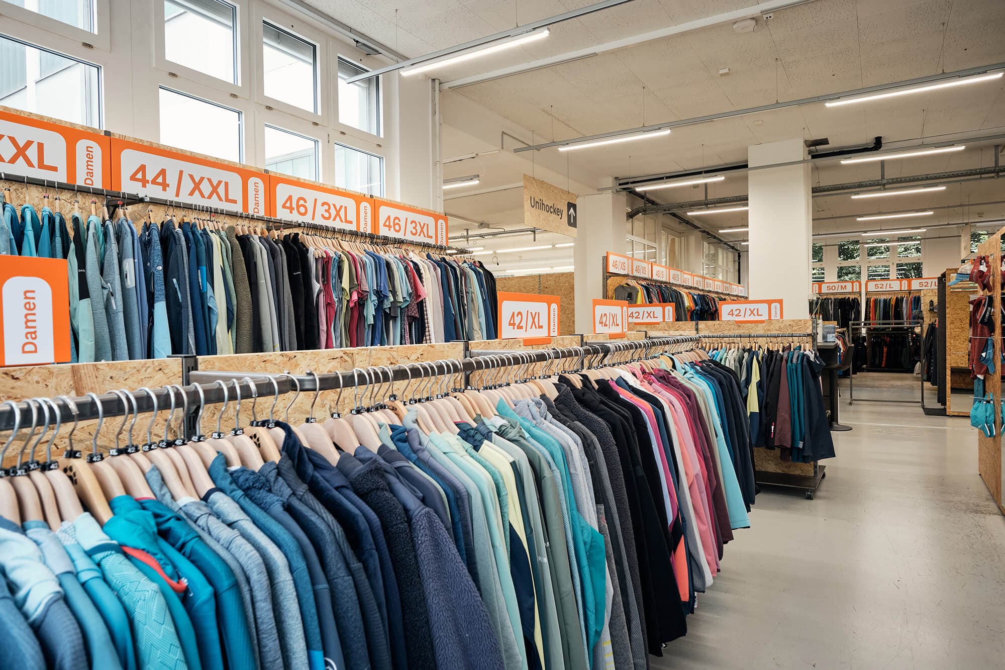 Zubi Outlet Herisau, Weiters Kleidung und Schuhe OSB Warendruck