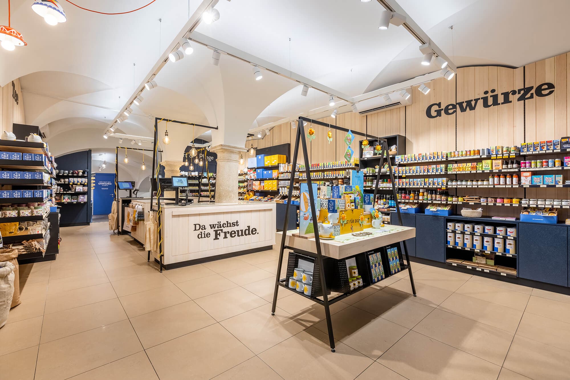 Sonnentor Graz Sporgasse Genuss Bio Produkte Tee Schokolade Gewürze