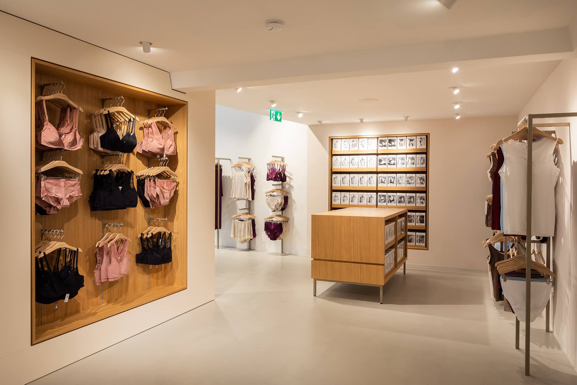 Hanro Wien Tuchlauben, Wäsche Eiche furniert natur lackiert, Schleiflack Dimity 2008 helle Räume