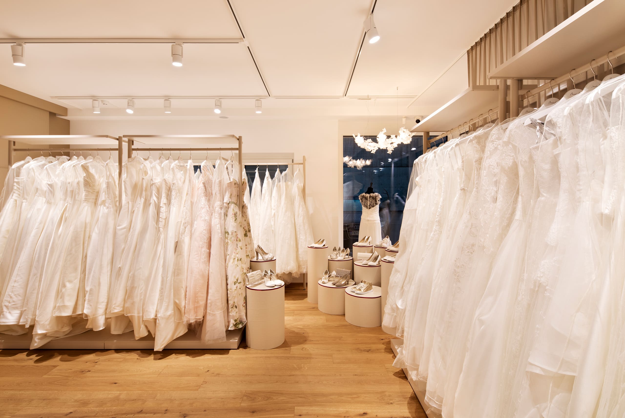 Brautgeschäft Brautschatz - Leva Ladenbau