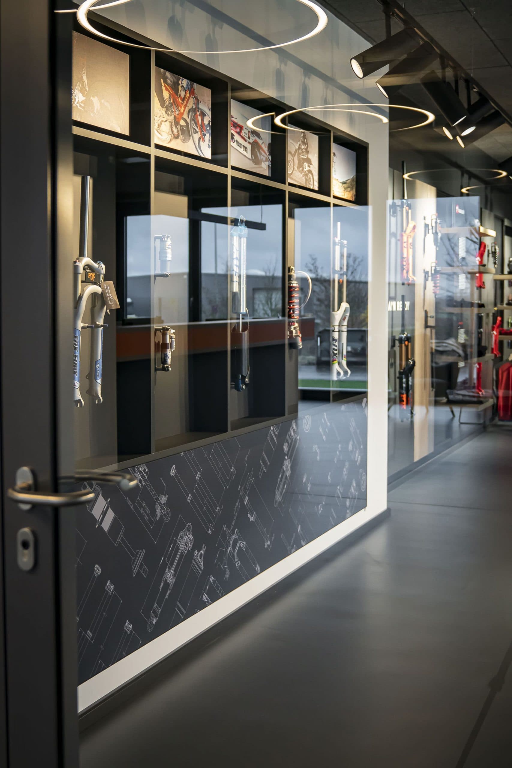 Fox Factory, MX / MTB und Bekleidung – Leva Ladenbau