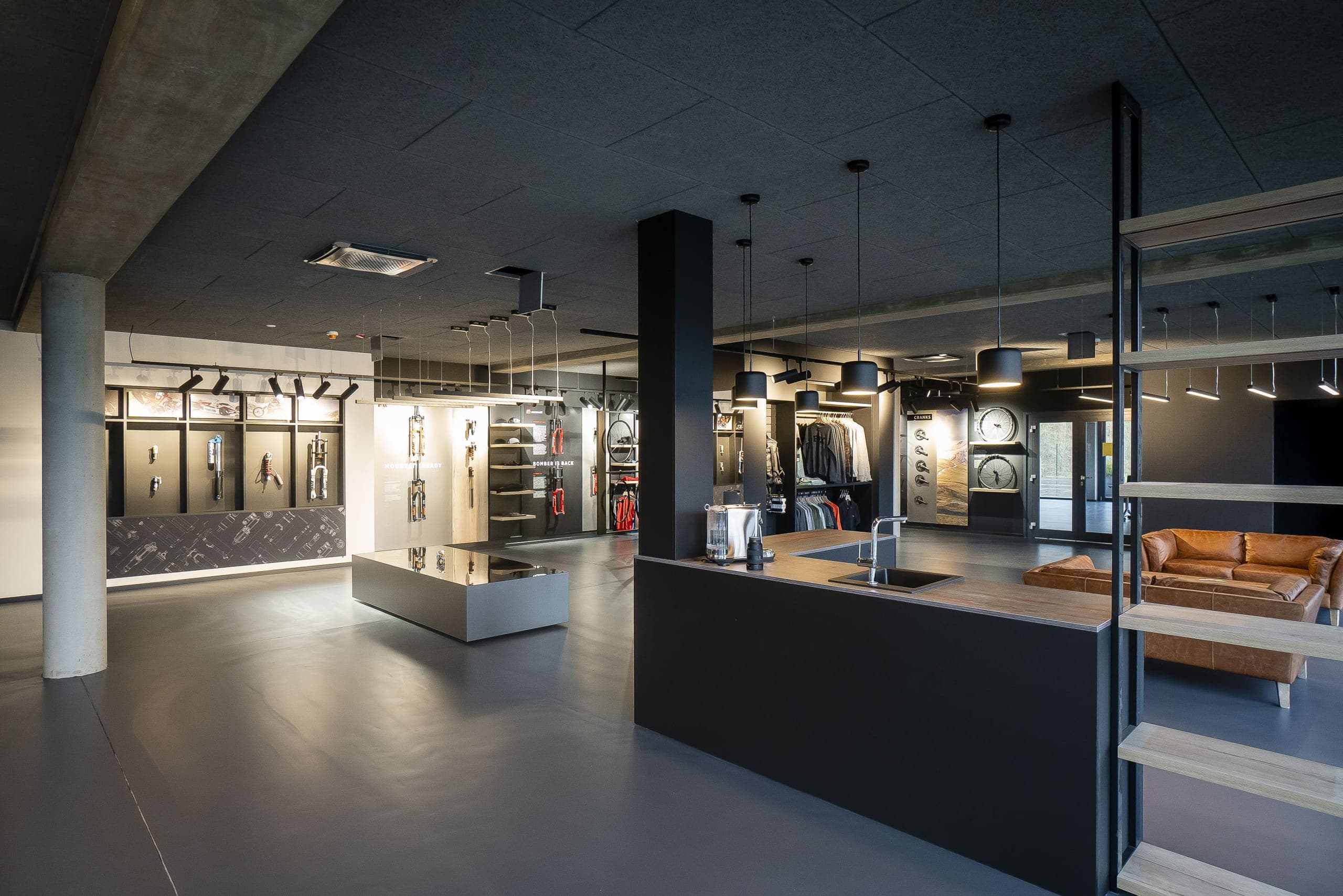 Fox Factory, MX / MTB und Bekleidung – Leva Ladenbau