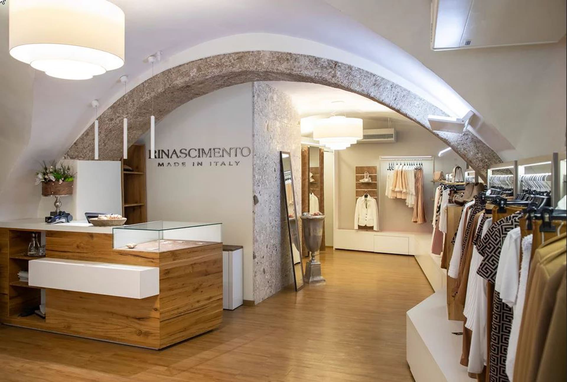 Rinascimento Mode und Accessoires – Leva Ladenbau