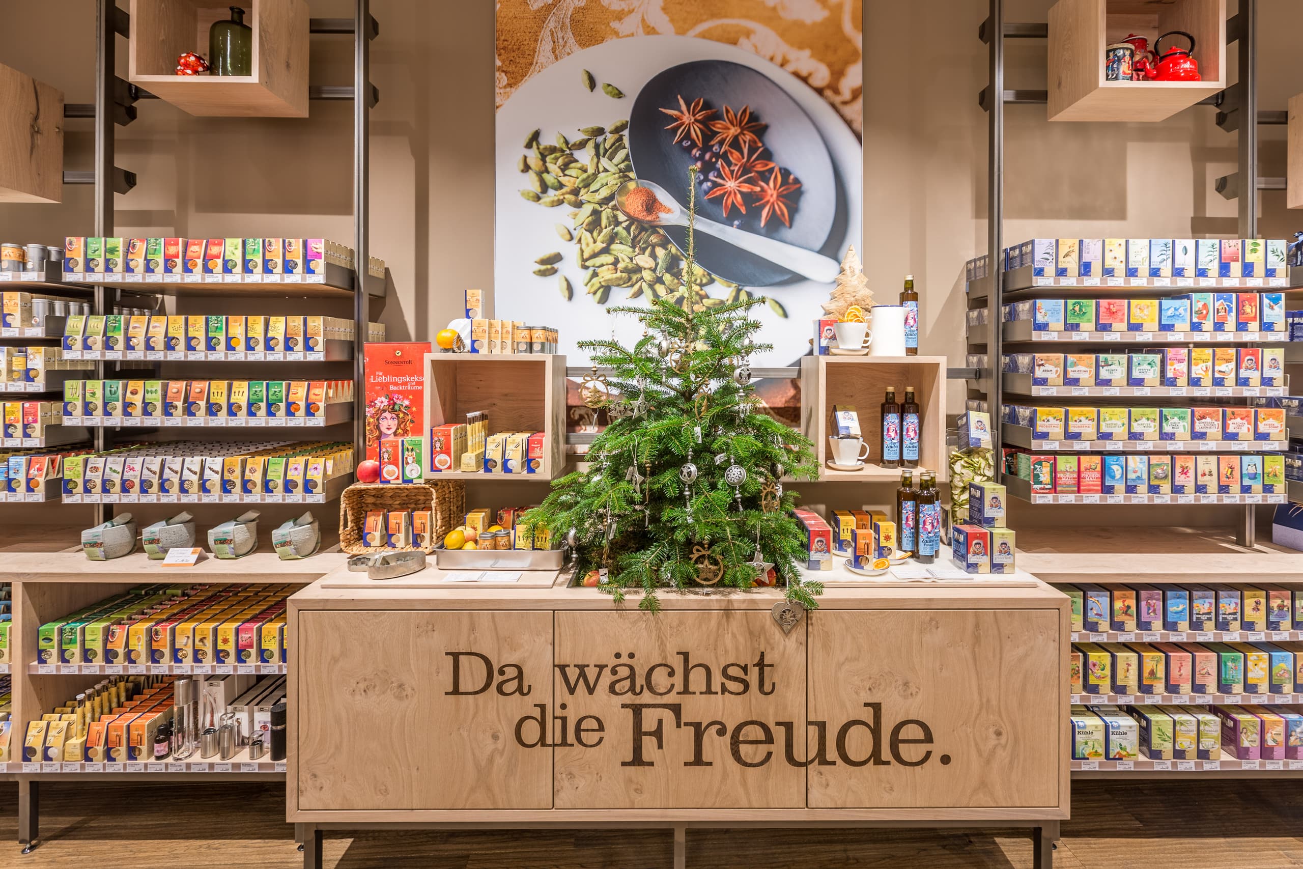 Leva Ladenbau - Sonnentor Kräuterladen in Wien