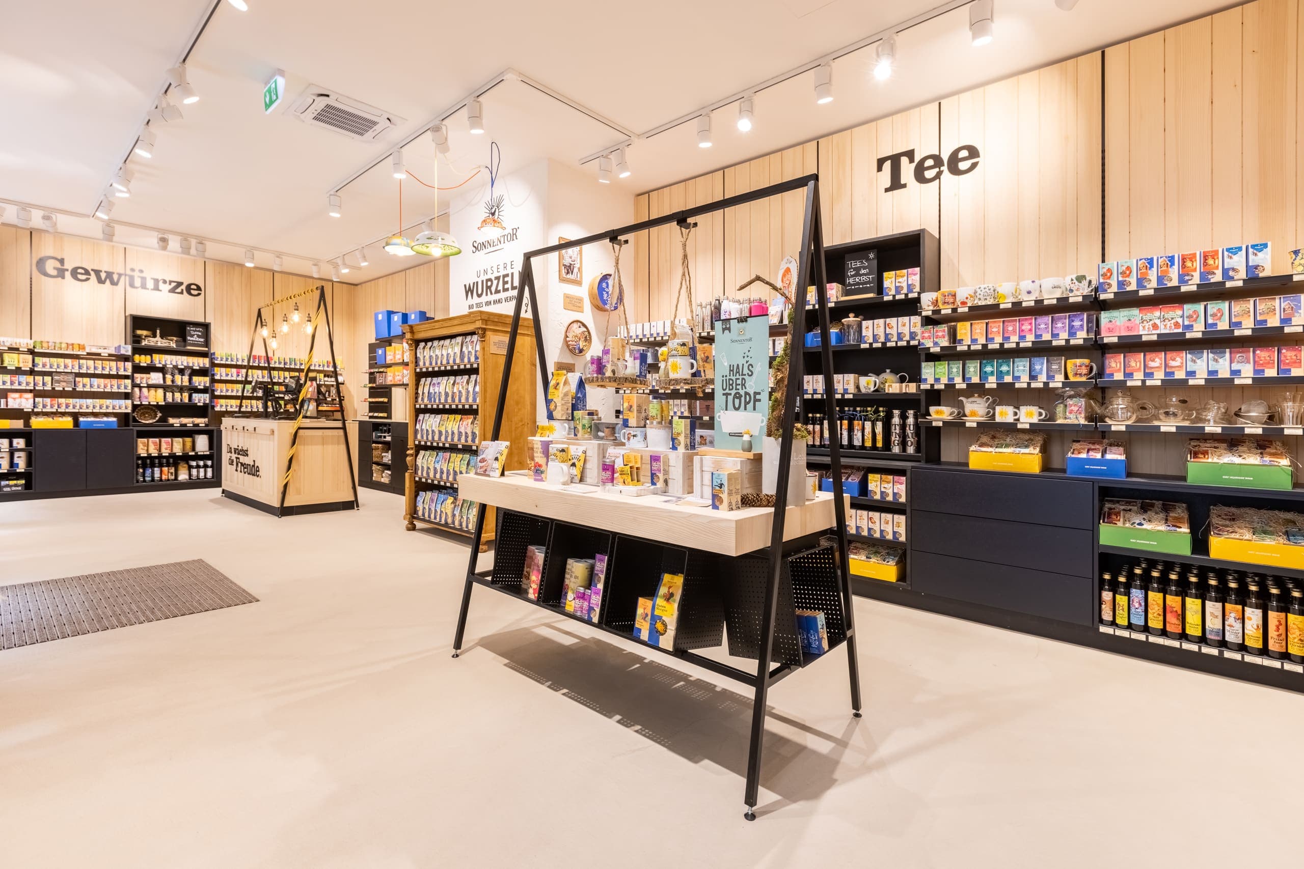 Leva Ladenbau - Sonnentor Kräuterladen in Wien