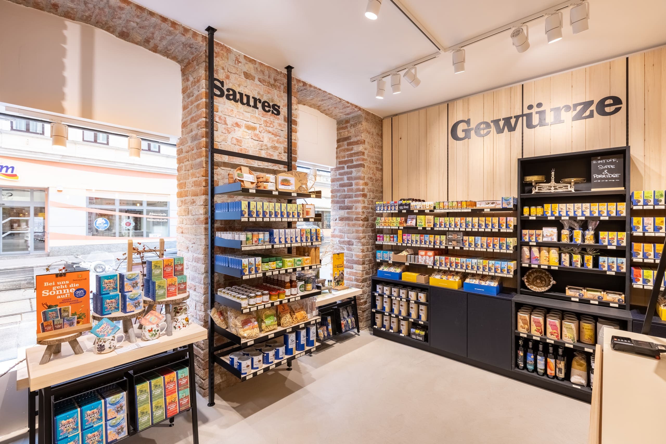 Leva Ladenbau - Sonnentor Kräuterladen in Wien