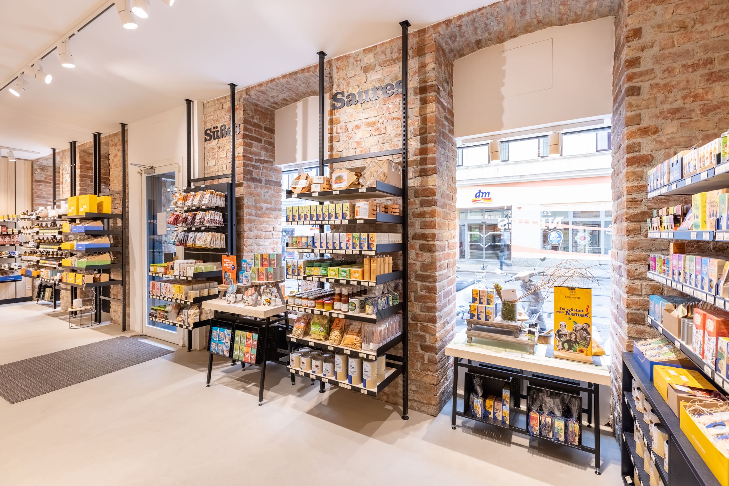 Leva Ladenbau - Sonnentor Kräuterladen in Wien