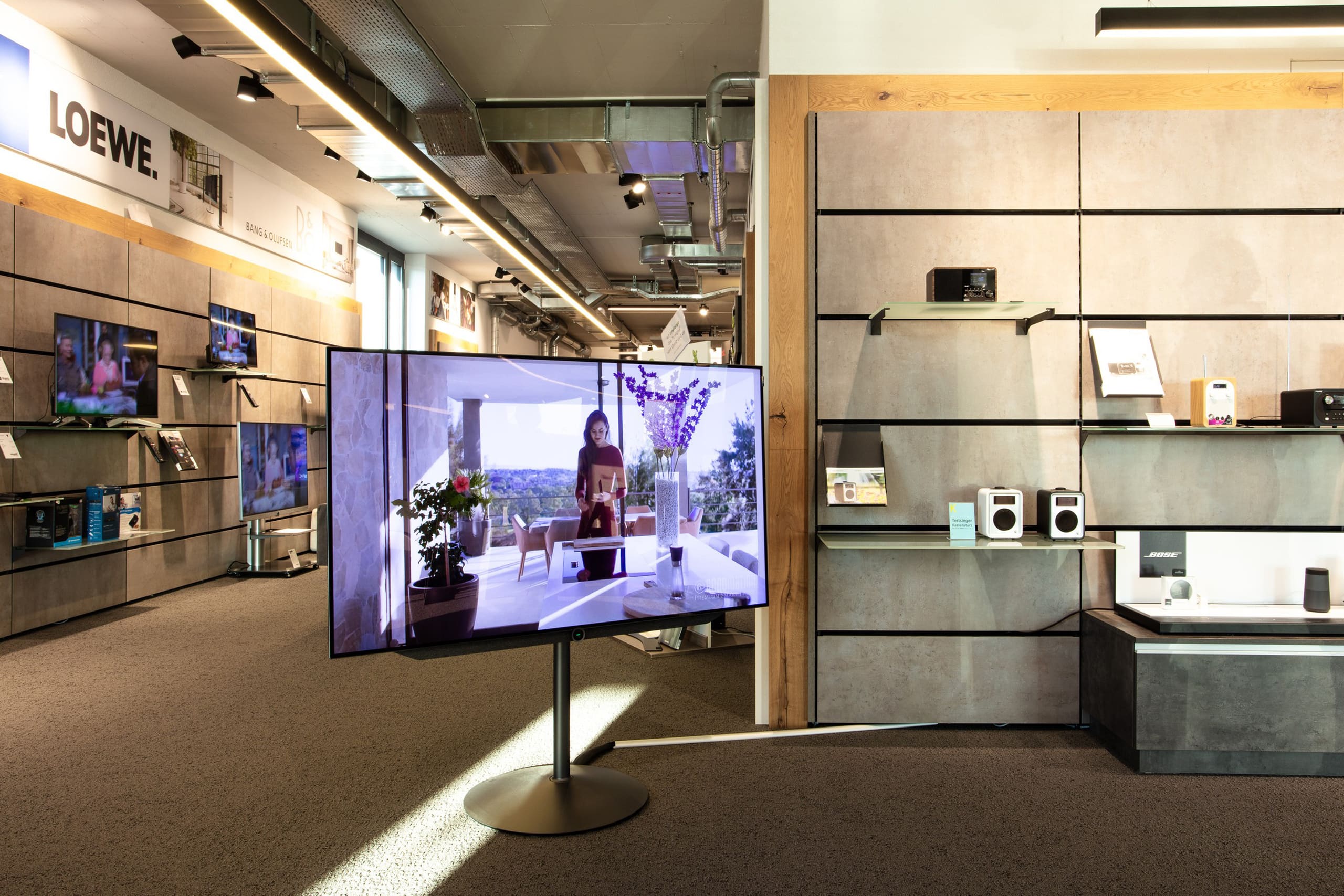 Leva Ladenbau – Firma Tschachtli, Anbieter von Elektronikbauteilen in Wohlen, Schweiz